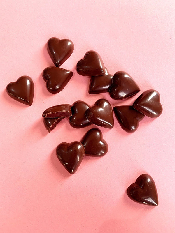 Gevulde chocoladehartjes met rode bieten ganache